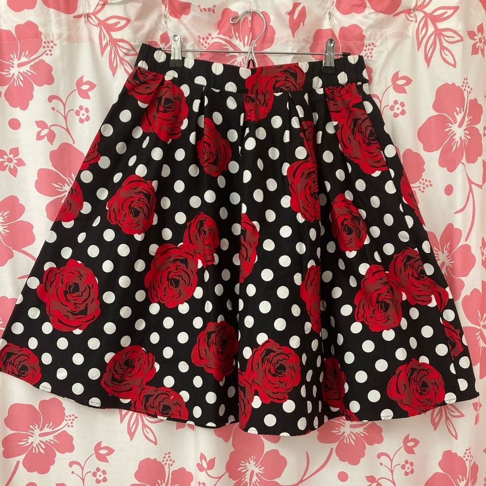 Polka Dots & Roses Skirt 🌹 - Picture 3 of 8